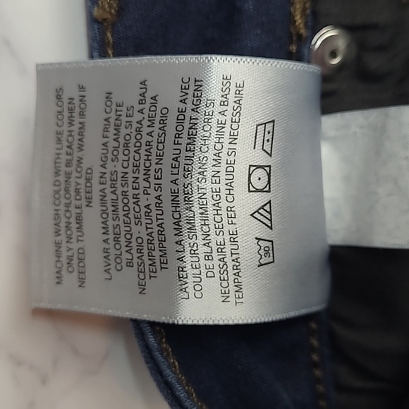 NWOT STYLE & CO DARK BLUE DENIM SKINNY LEG STRETCH JEANS - Picture 8 of 13